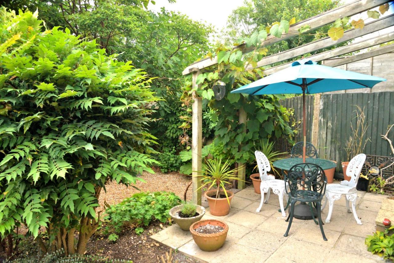 Cosy House, A Train Spotter'S Delight! Villa New Alresford Exterior foto