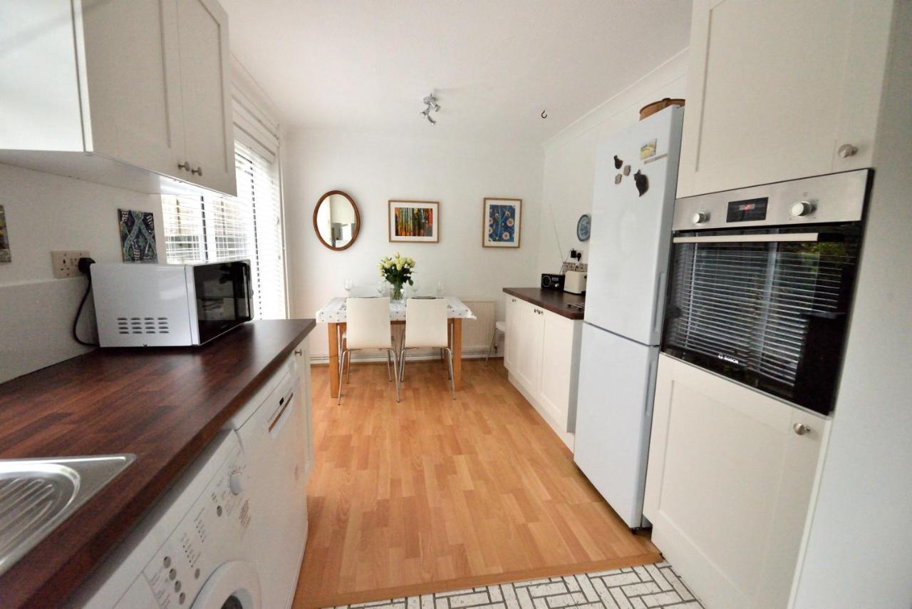 Cosy House, A Train Spotter'S Delight! Villa New Alresford Exterior foto