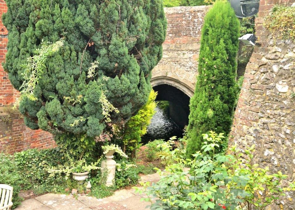 Cosy House, A Train Spotter'S Delight! Villa New Alresford Exterior foto
